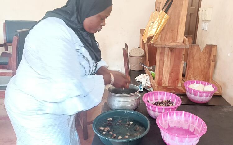 Iwadi íkpa sísè àti jíjɛ òkòtó.